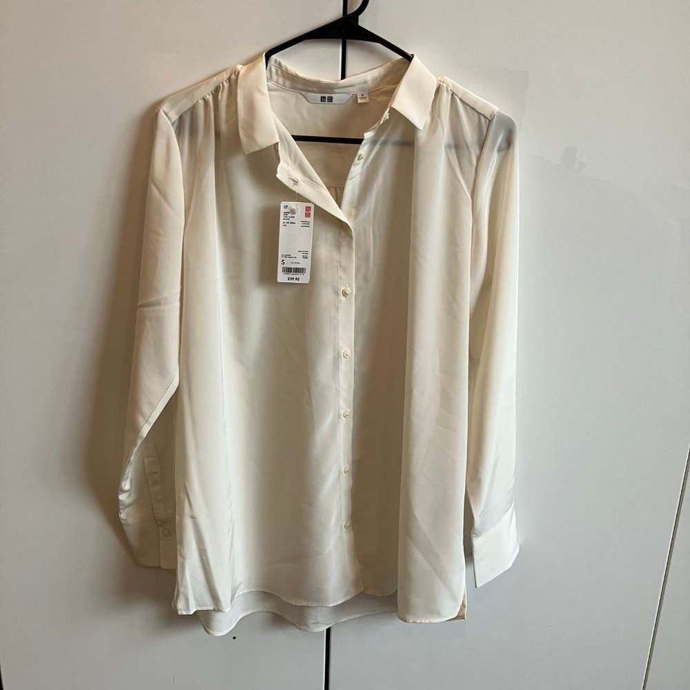 Uniqlo shiny long sleeve blouse off white size s